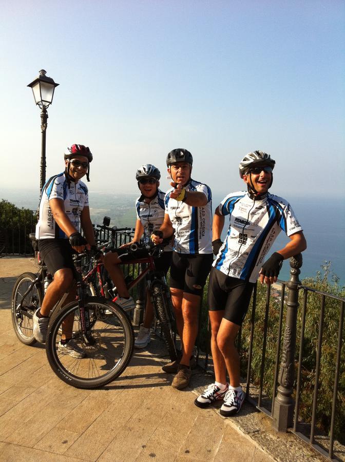 San Pietro Bed & Breakfast Mileto Bagian luar foto