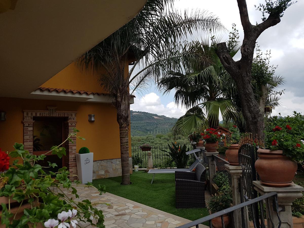 San Pietro Bed & Breakfast Mileto Bagian luar foto