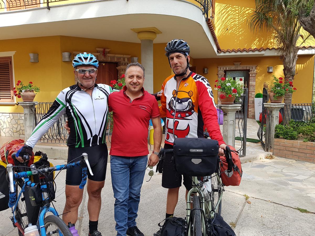 San Pietro Bed & Breakfast Mileto Bagian luar foto